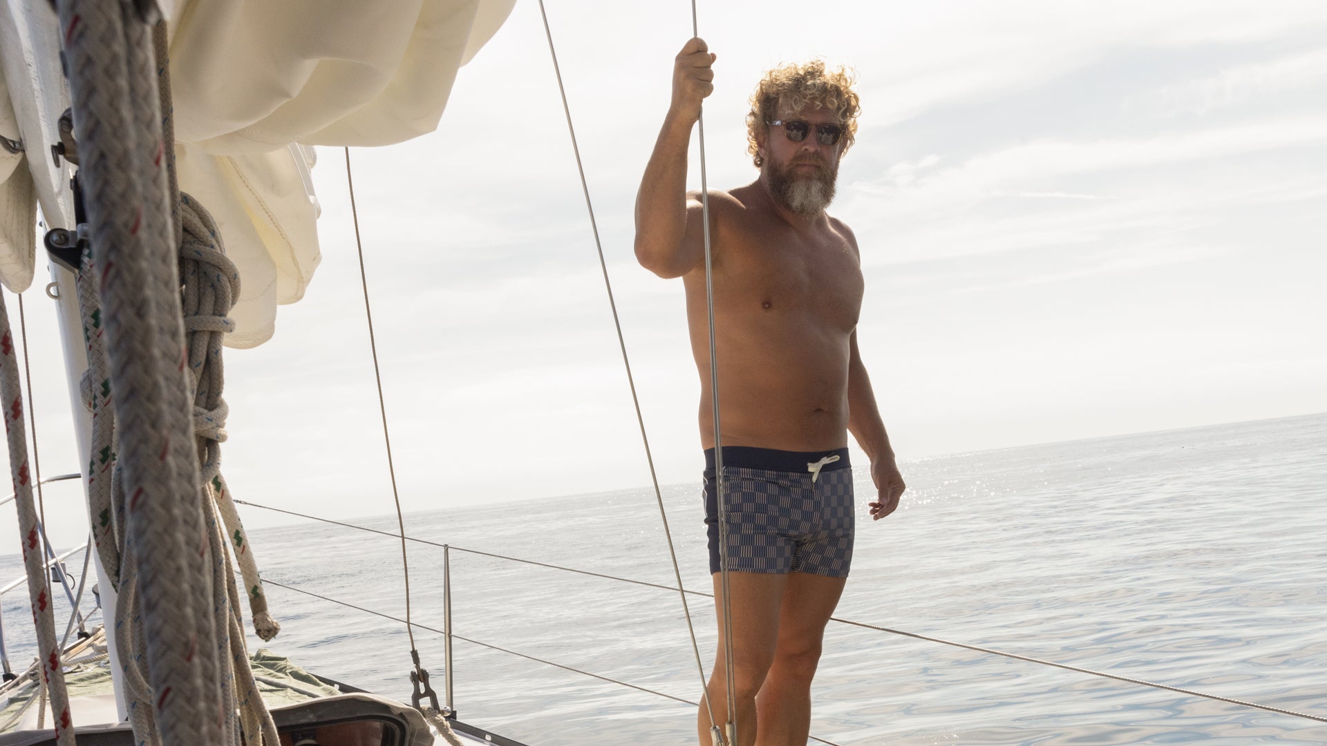 man wearing a blue printed shorts of dandy del mar