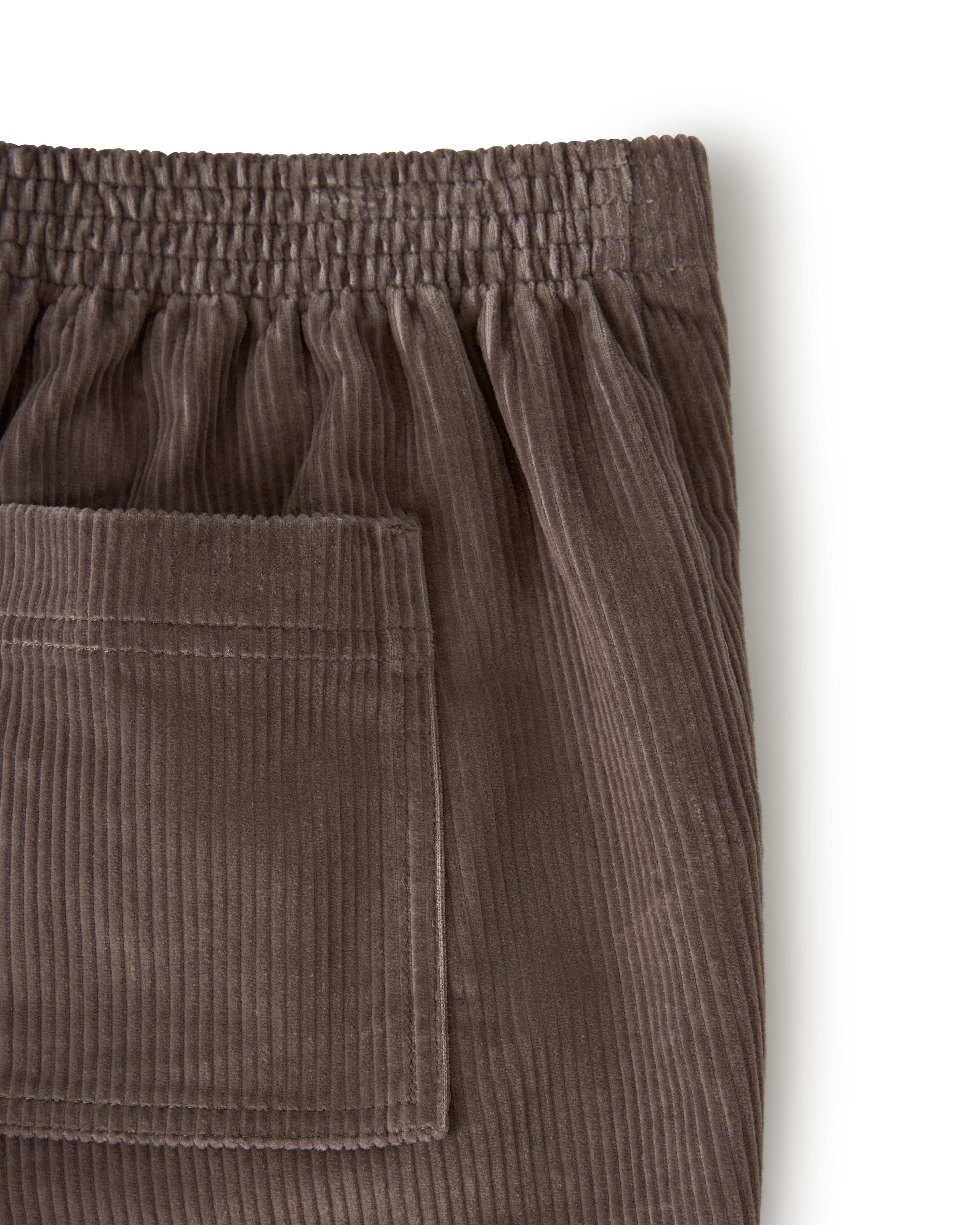 Close-up of The Corsica Corduroy Short in Argento by Dandy Del Mar, featuring an elastic waistband and a square side pocket.