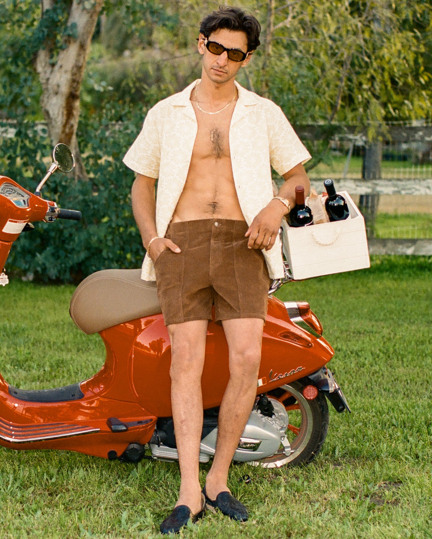 The garden in best shooter in sit-down man a best short and shirt full image