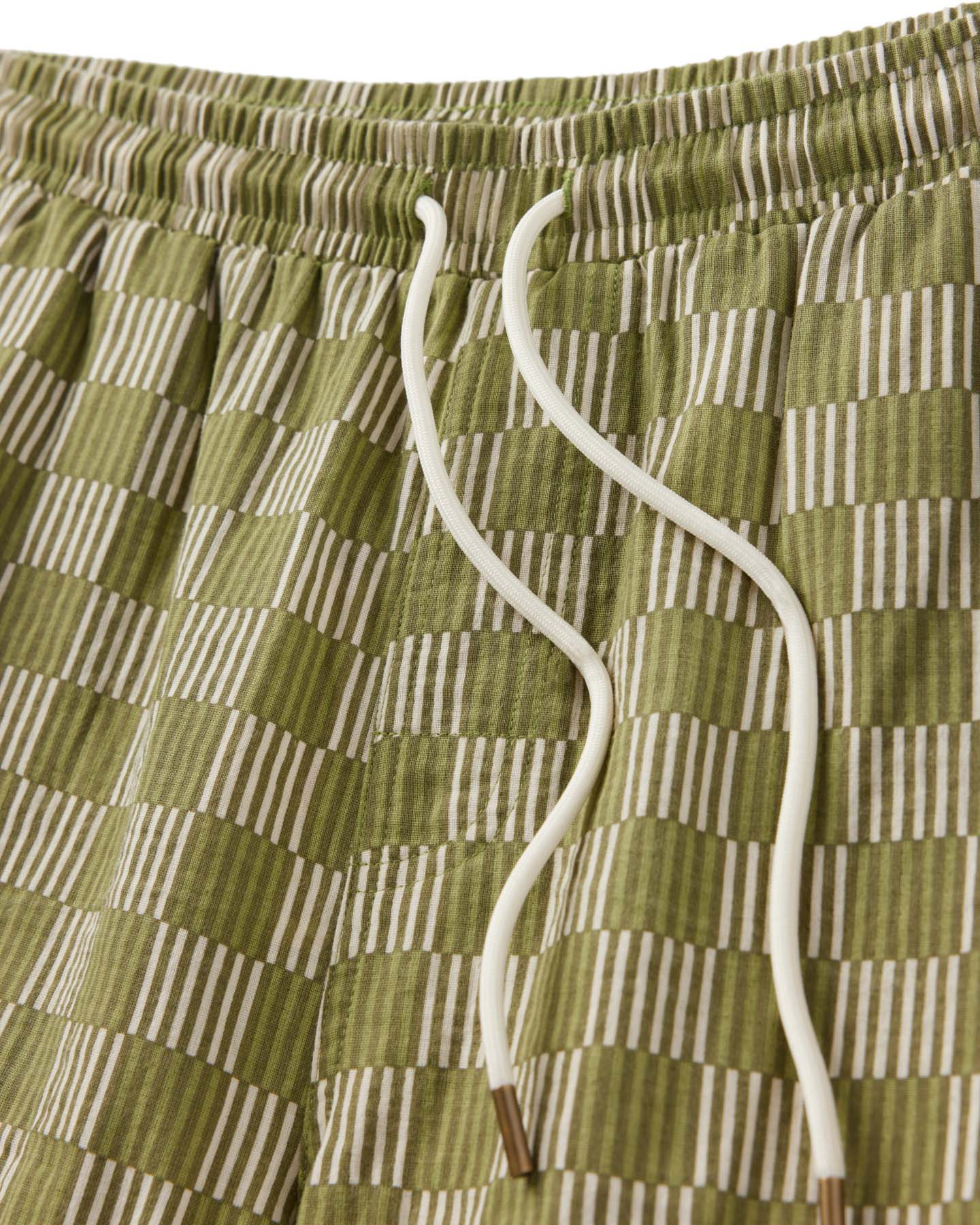 men green stripe short