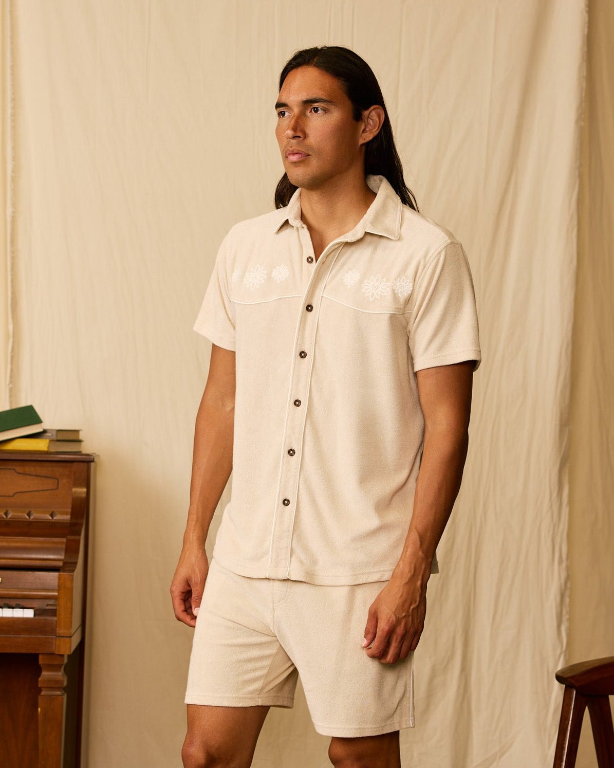 早い者勝ち！STONE  COTTON LINEN SHIRT Pearl Grey Regular-fit short-sleeve T-shirt with 'Island' print