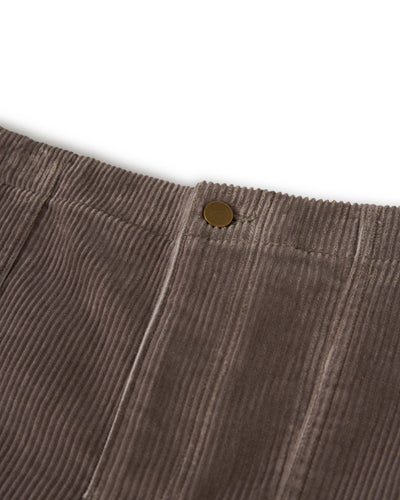 Close-up of The Corsica Corduroy Shorts - Argento by Dandy Del Mar, featuring a brown corduroy waistband with a brass button fastening.
