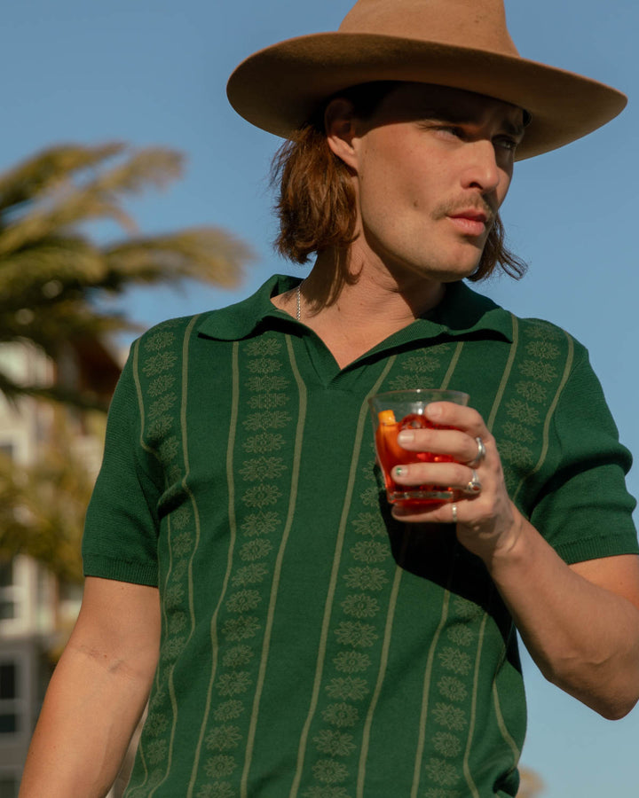 man wearing dandy del hat